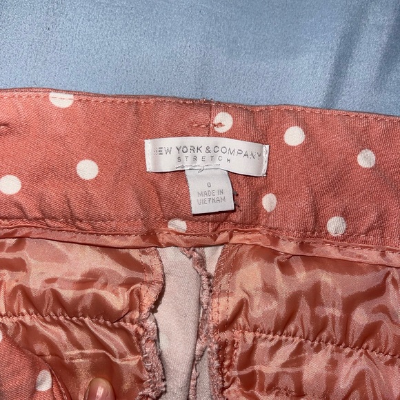 New York and company. Cropped polka dot pant. Size 0 coral and white polka dots - Picture 2 of 3